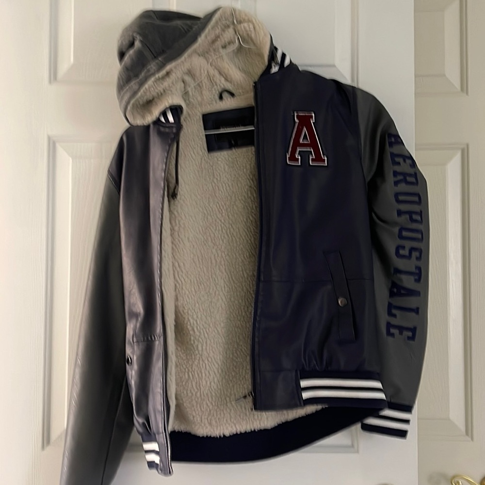 Aeropostale size small. Leather with fluffy insider